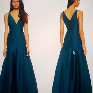 Halston Heritage gown size 6. TEAL